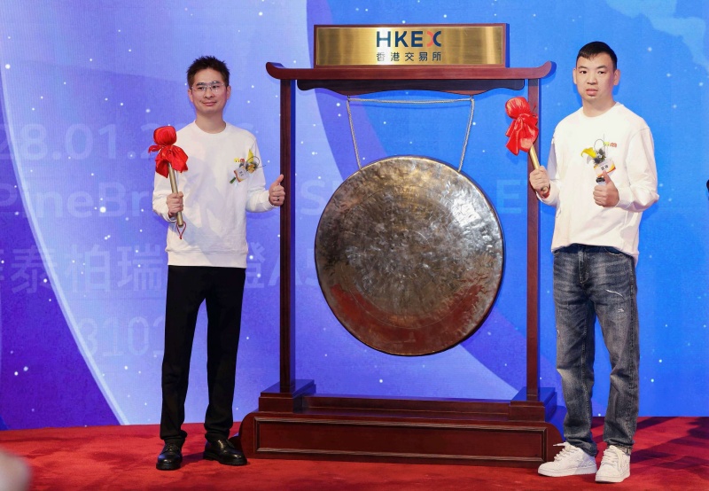 鸣鸣很忙在港交所挂牌上市